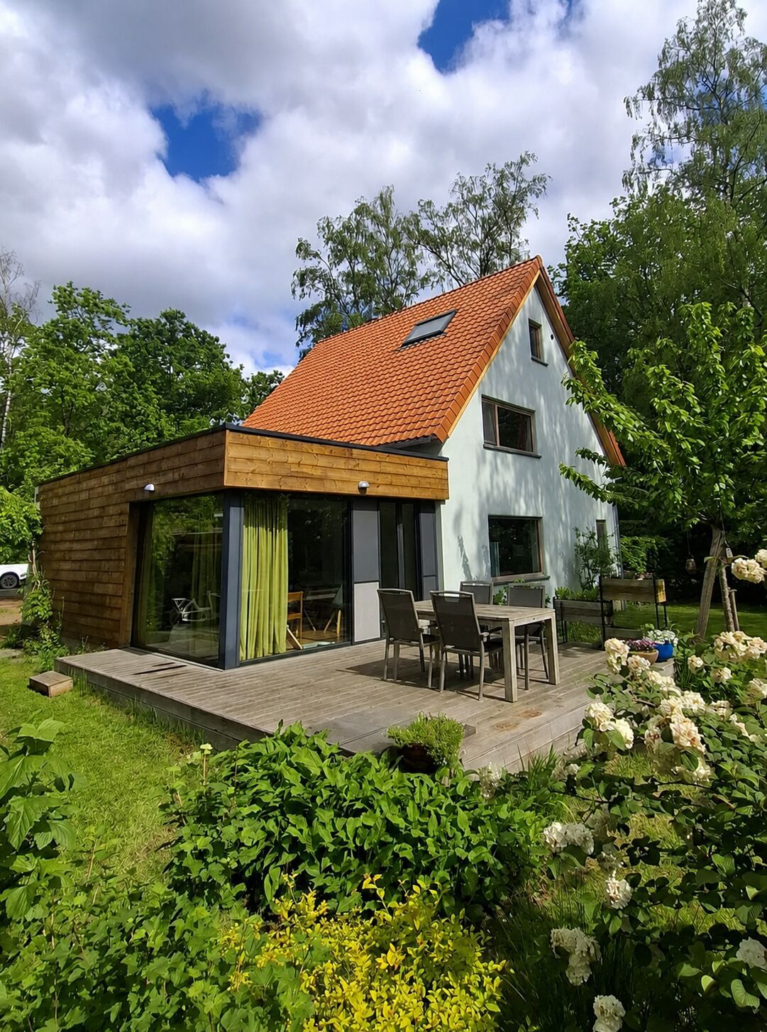 Woning met gevelisolatie en afwerking met kalkpleister