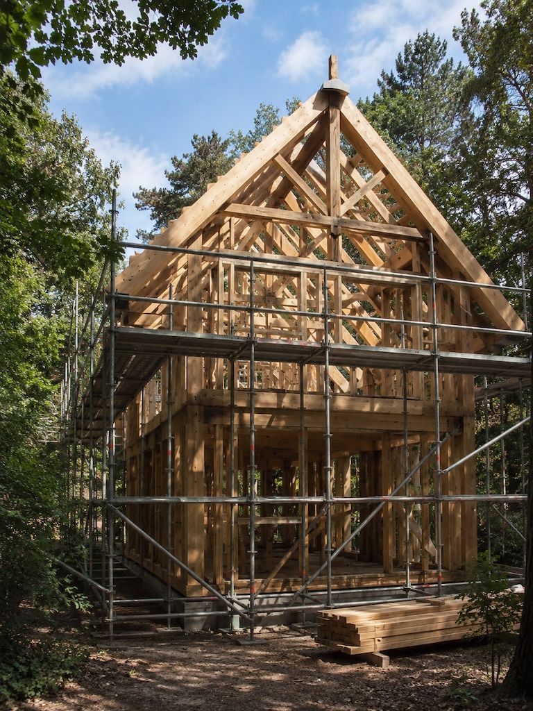 Houtskeletbouw in uitvoering voor een ecologisch bouwproject