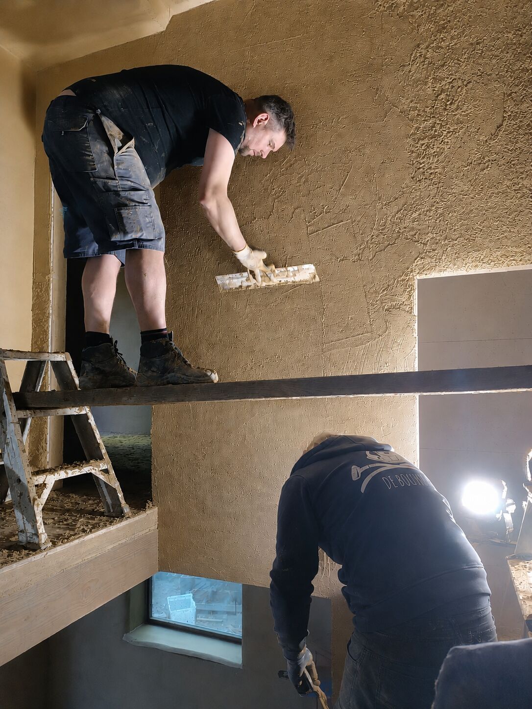 Structuur aanbrengen in de leembezetting